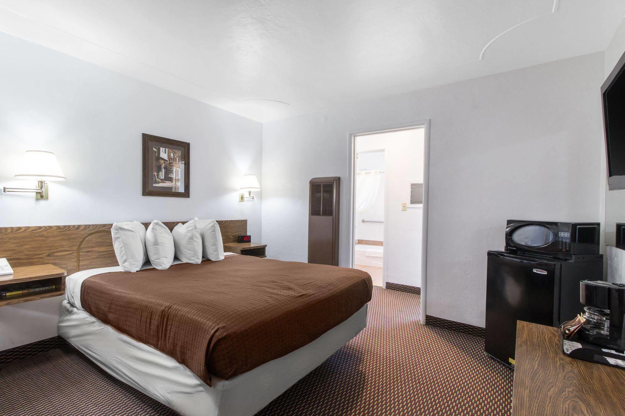 Town House - Historic Old Town 2* Eureka